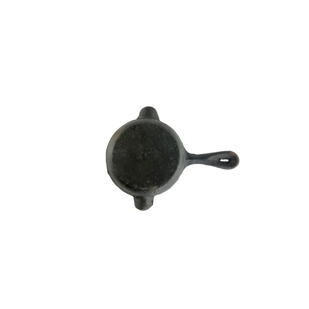 Vintage Cast Iron Ashtray / Mini Egg Skillet – 4.5” Rest-to-Rest